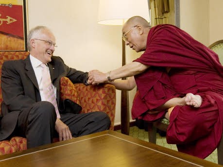 Dalai Lama, Juergen Ruettgers, AP