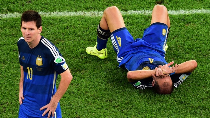Argentinien nach der Niederlage: Niedergeschlagen, leer, traurig: Lionel Messi (links) und Pablo Zabaleta