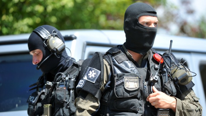 Kriminalität im Landkreis: Auch Kräfte vom Sondereinsatzkommando (SEK) waren an dem Großaufgebot der Polizei in Grafing beteiligt. (Symbolfoto)