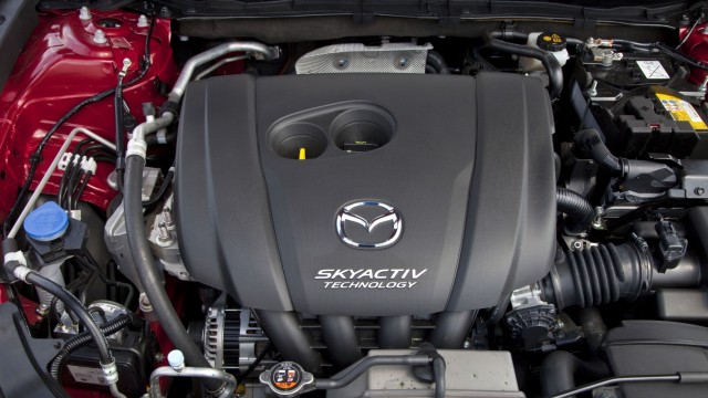 Mazda 3 Skyactiv-G 165 im Test: Der Zweiliter-Vierzylinder-Benziner des Mazda 3 Skyactiv-G 165 zeigt, dass klassische Saugmotoren keineswegs zum alten Eisen gehören.
