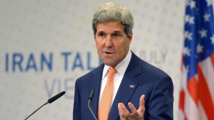 Geheimgespräche in Wien: US-Außenminister John Kerry spricht bei einer Pressekonferenz über die Abrüstungsgespräche mit Iran.