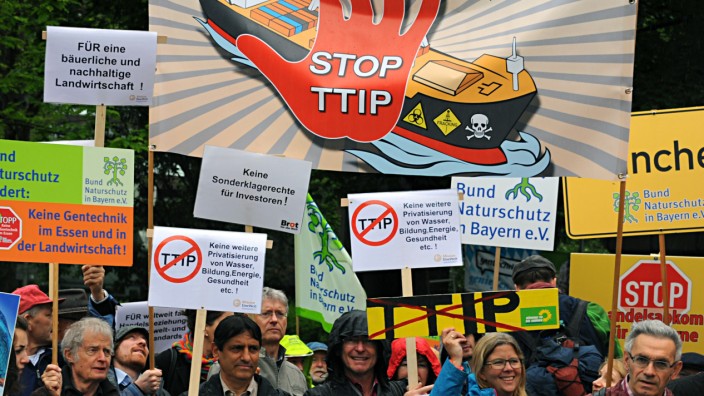Kundgebung gegen Freihandelsabkommen TTIP