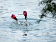 Feldkirchner Wasserwacht am Heimstettener See, 60-jähriges Jubiläum, bzw. Schmuckfoto Nord: Mädchen mit Flossen beim Tauchen