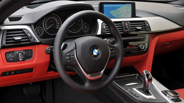 Der Innenraum des BMW 435i Coupés.