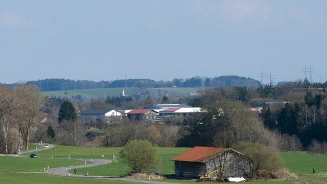 Geplantes Gewerbegebiete: Vom Stadl bis zur Baumkante plant die Gemeinde Bruck das umstrittene Gewerbegebiet Taglaching.