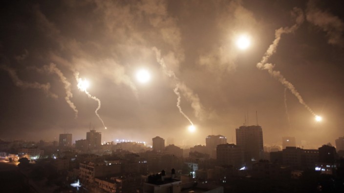 Hamas im Gaza-Krieg: Wenn Raketen die Nacht erleuchten: Gaza-Stadt.