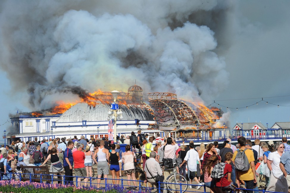 Fire destroys Eastbourne pier