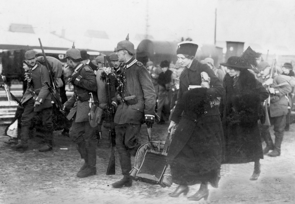 Deutsche Soldaten auf dem Weg zum Bahnhof, 1914