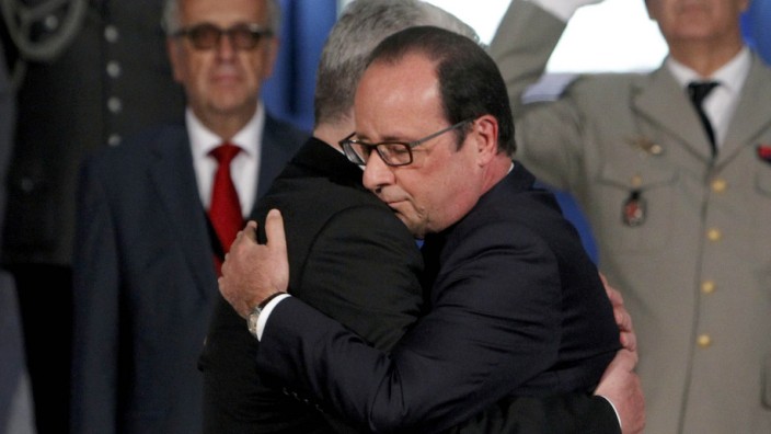 France's President Hollande and German President Gauck embrace as they pay their respects in the crypt of the National Monument of Hartmannswillerkopf in Wattwiller