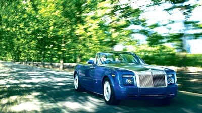 Rolls-Royce Phantom Drophead Coupé: Gullivers Reise:Das Drophead Coupé ist 5,60 Meter lang und hoch wie ein Geländewagen.