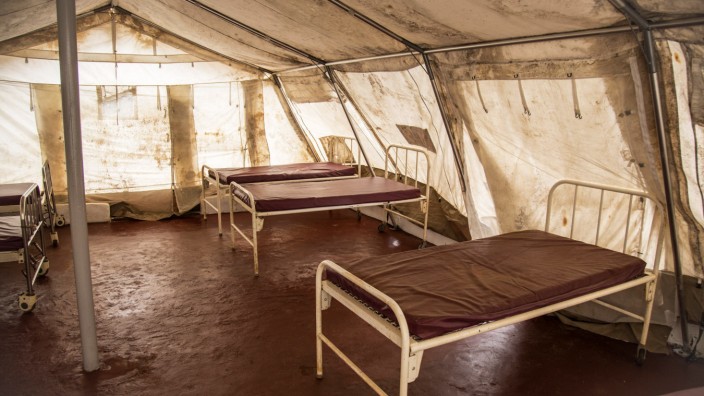 Ebola: Ein Notlager für Ebola-Kranke bei Freetown in Sierra Leone.