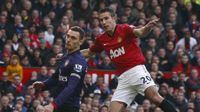 Manchester United's van Persie shoots past Arsenal's Vermaelen to score during their English Premier League soccer match in Manchester