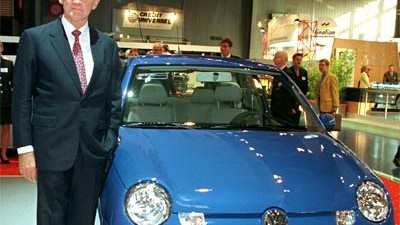 Das Auto und das Öl (2): Als Ferdinand Piech den Lupo noch stolz präsentierte: 1999 auf dem Pariser Autosalon