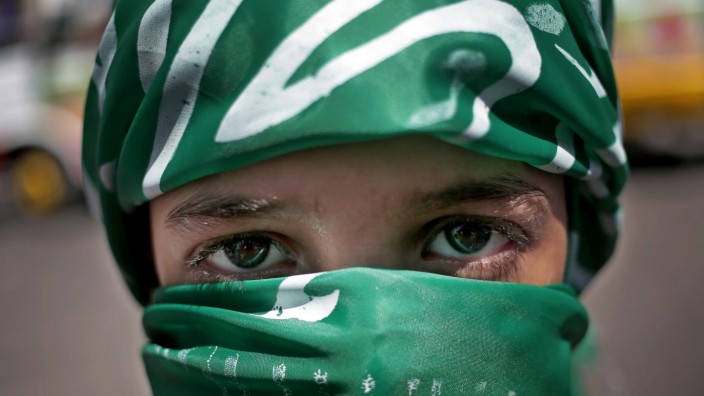 Nahostkonflikt: Unterstützer der Hamas versammelten sich kurz vor Ende der Waffenruhe.
