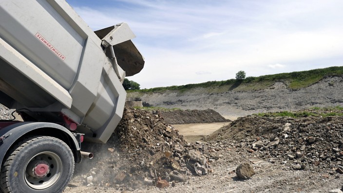 Kiesgrube in Dürrnhaar wird verfüllt, 2012