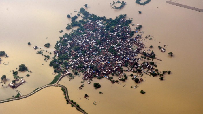 Dozens killed as floods grip Indian states