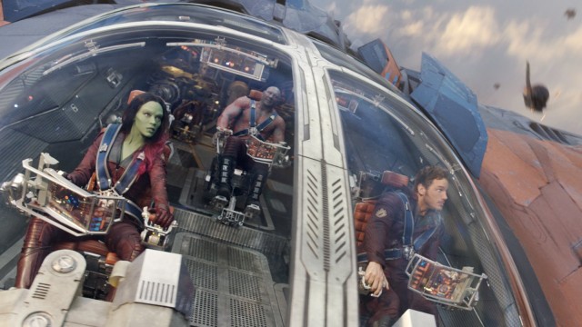 "Guardians of the Galaxy" im Kino: Ausnahmsweise mal bei der Feinarbeit an den Steuerknüppeln - die Guardians Zoe Saldana und Chris Pratt.