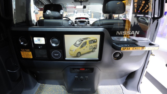 Der Innenraum des Nissan NV200 New York Taxis.