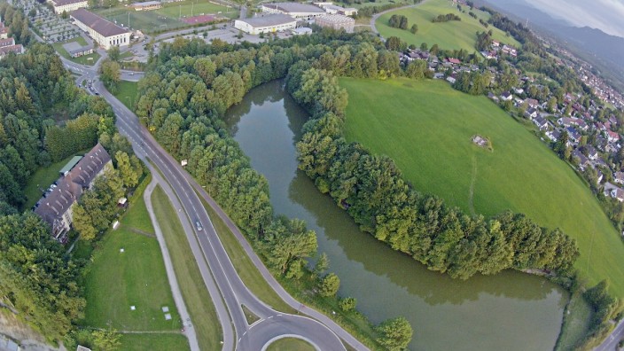 Stadtentwicklung: Gut sieben Hektar umfassen der Maxlweiher, die Waldstreifen und die unbebauten Grundstücke zwischen der Sachsenkamer Straße und der Bundesstraße 472.