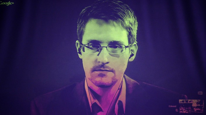 Künstliche Intelligenz: Die Forscher verglichen Fotos von Edward Snowden mit denen des Schauspielers Joseph Gordon-Levitt, der den Whistleblower im Spielfilm Snowden verköpert.
