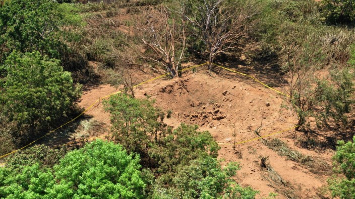 Nicaragua: Dieses von der nicaraguanischen Armee herausgebene Foto zeigt den Einschlagskrater des Meteoriten.