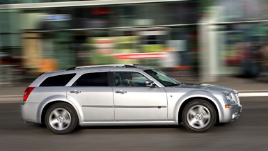 Chrysler 300C Touring: Ja, er kann es durchaus flott, der Chrysler 300 C Touring.