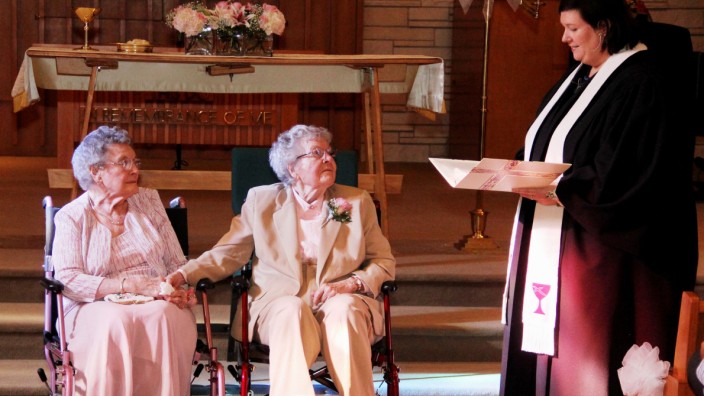 Hochzeit in den USA: Nach über sieben Jahrzehnten "trauten" sich Vivian Boyack und Alice Dubes.