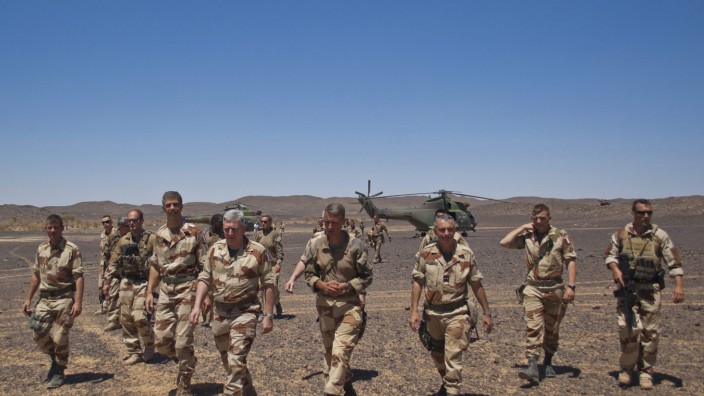 A French army delegation, led by Army Chief of Staff General Bertrand Ract-Madoux, visits a French position in the Terz valley, south of Tessalit in northern Mali