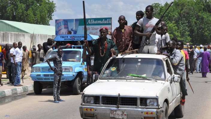 Boko Haram: Straßenpatrouille in Maiduguri: Die Millionenstadt fühlte sich von Boko Haram umzingelt, jetzt schritt die Armee ein.
