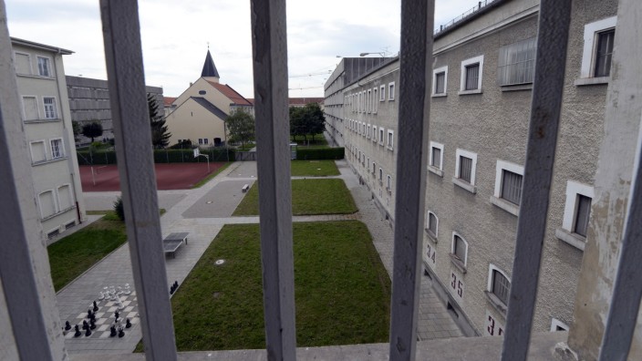 Gefängnis: Ein Blick aus einer Zelle der JVA in den Innenhof.