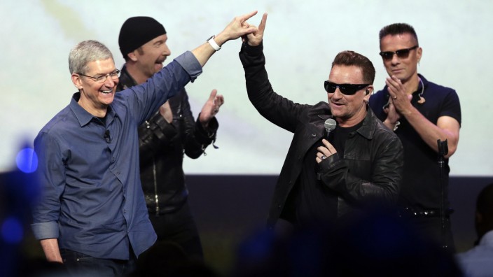 Apple CEO Tim Cook, Bono, U2, iPhone