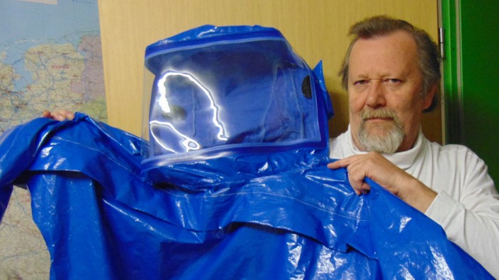 Schutzanzüge gegen Ebola: Die Schutzanzüge von Georg Hader sind derzeit sehr gefragt.
