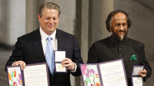 Der ehemalige US-Vizepräsident Al Gore und Rajendra Pachauri vom Weltklimarat IPCC erhielten 2007 die Auszeichnung für ihre Bemühungen um den Schutz des Klimas.