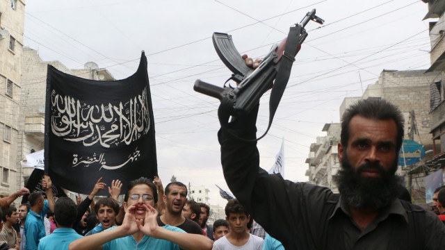"Islamischer Staat" in Syrien: Mitglieder der Al-Nusra-Front drohen mit Anschlägen auf Länder, die sich an den Luftangriffen auf den IS beteiligen.