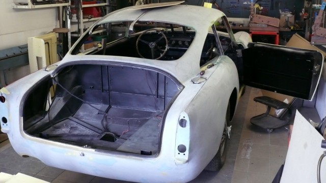 Ein Aston Martin DB6 in der Restauration