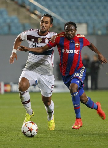 CSKA Moscow's Ahmed Musa fights for the ball with Bayern Munich's Mehdi Benatia during their Champions League soccer match at the Arena Khimki outside Moscow