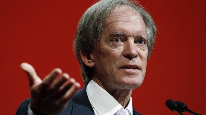 Bill Gross, co-founder and co-chief investment officer of PIMCO, speaks at the Morningstar Investment Conference in Chicago