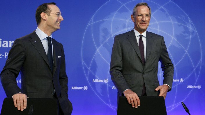 Diekmann, CEO of insurer Allianz and Baete pose before company's annual news conference in Munich