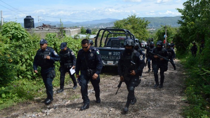 Mexican authorities investigate mass grave found in Iguala