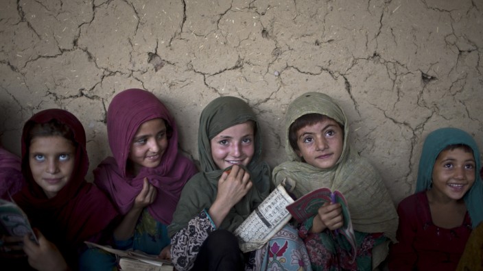 Friedensnobelpreis: Das kostbarste Gut einer menschliche Gesellschaft: ihre Kinder (im Bild: Schulmädchen in Pakistan).