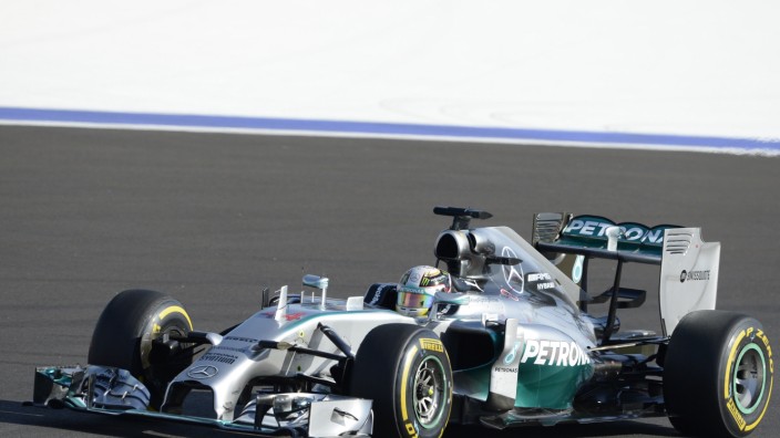 Formel 1 in Sotschi: Souveräner Sieg in Sotschi: Lewis Hamilton