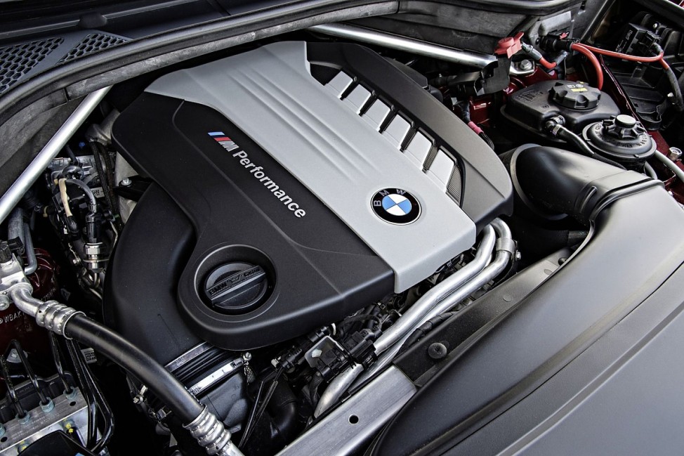 Der Dreiliter-Triturbo-Dieselmotor des BMW X6 M50d.