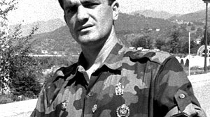 Prozess um Massaker in Bosnien: Milan Lukic im Mai 1992 in der Uniform des Militärs der bosnischen Serben in Višegrad, dem Ort an dem die Verbrechen begangen wurden, für die er angeklagt ist.