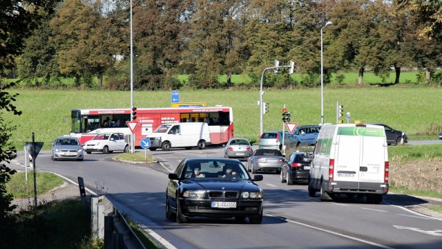 Freising: Planfestgestellt ist der Verkehrsknoten an der B 11, wo die Westtangente auf die Bundesstraße stößt. Aus Freising soll man zweispurig abbiegen können.