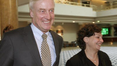 Koalition in Hamburg: Strahlende Koalition: Hamburgs Bürgermeister Ole von Beust und die Vorsitzende der GAL, Christa Götsch.