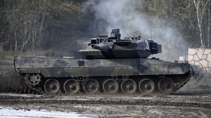 Von Der Leyen Visits Bundeswehr Exercises Amidst Procurement Debacle