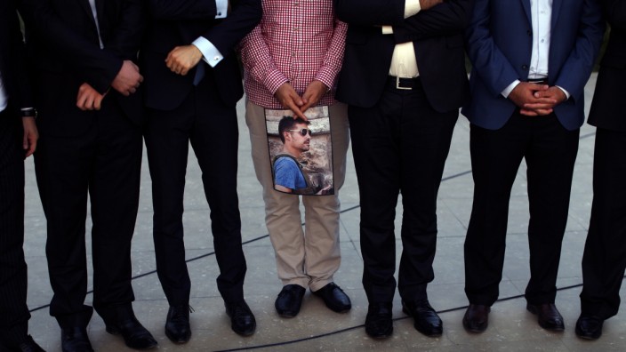 Regierungen im Zwiespalt über Lösegeld: Erinnerung an James Foley. Laut US-Finanzministerium wurden seit 2004 von Regierungen 120 Millionen Dollar für die Freilassung von Geiseln gezahlt.