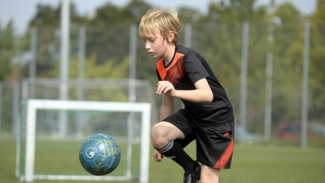Kicken ohne Ergebnisdruck: Das Runde muss ins Eckige? Kinder und Jugendliche wie Felix sollen aus der Münchner Fußball-Schule mehr mitnehmen als reines Ergebnisdenken.