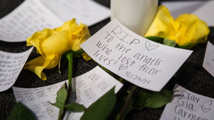 Schießerei an US-Schule: Blumen und Briefe erinnern an die Opfer der Bluttat an der Marysville Pilchuck High School.