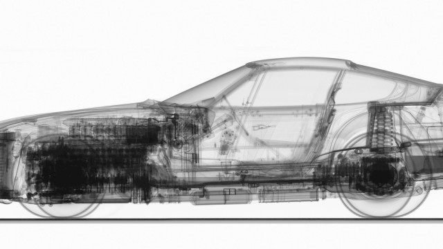 Ferrari 365 GTB/4 Daytona für Kunstprojekt im XXL-Röntgengerät